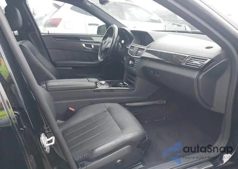 2010 Mercedes-Benz E 550 z USA, uszkodzony, nr VIN WDDHF7CB9AA031627